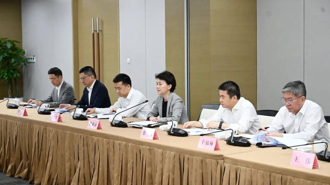 上海市委书记陈吉宁调研区块链创新工作推进情况