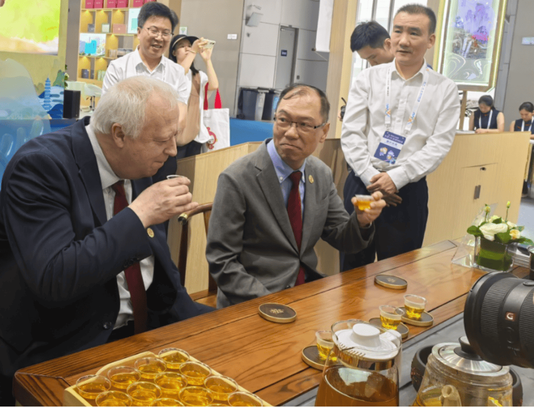 世界技能组织执行局成员莅临巫溪展馆