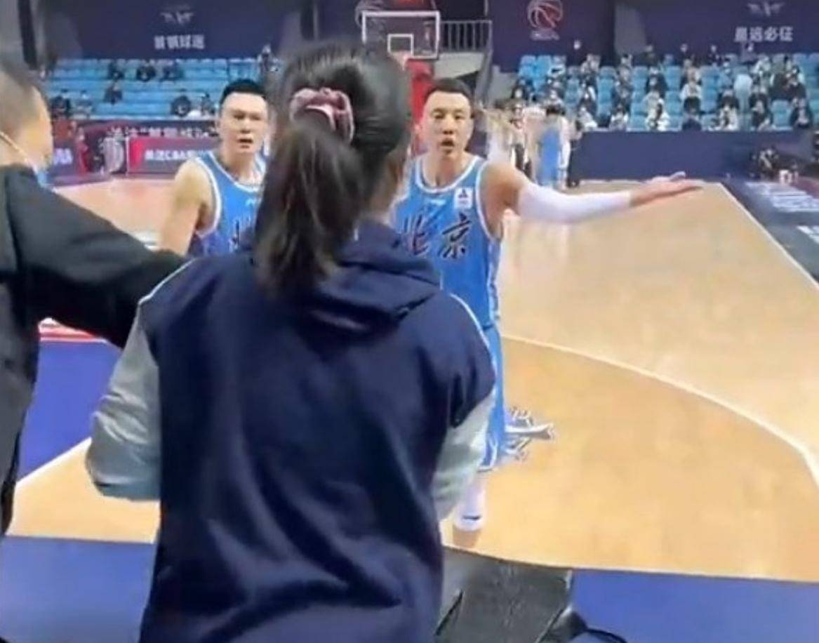 抹黑周琦，辱骂翟小川，前CBA辽宁女记者被告曝黑历史，臭名昭著