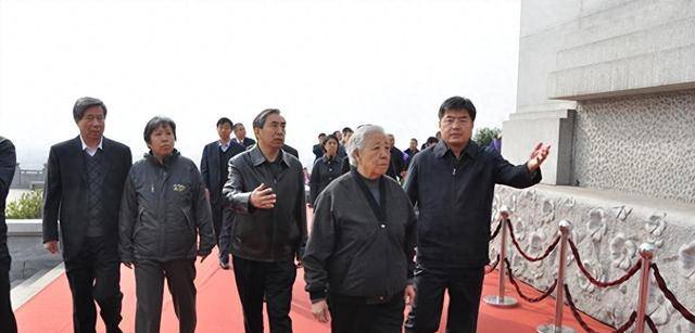 华国锋的妻子韩芝俊：年过九旬仍坚守丈夫遗愿的守护者