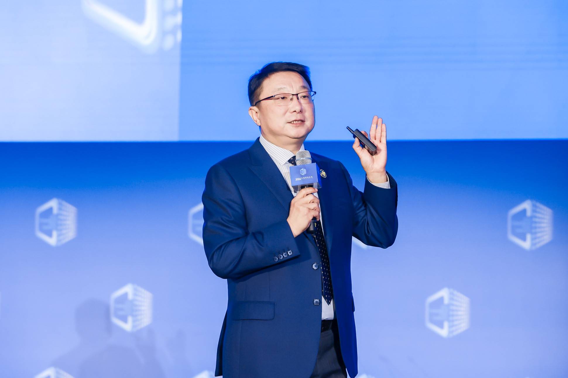 厉军：推动郑州先进计算技术研究所建设