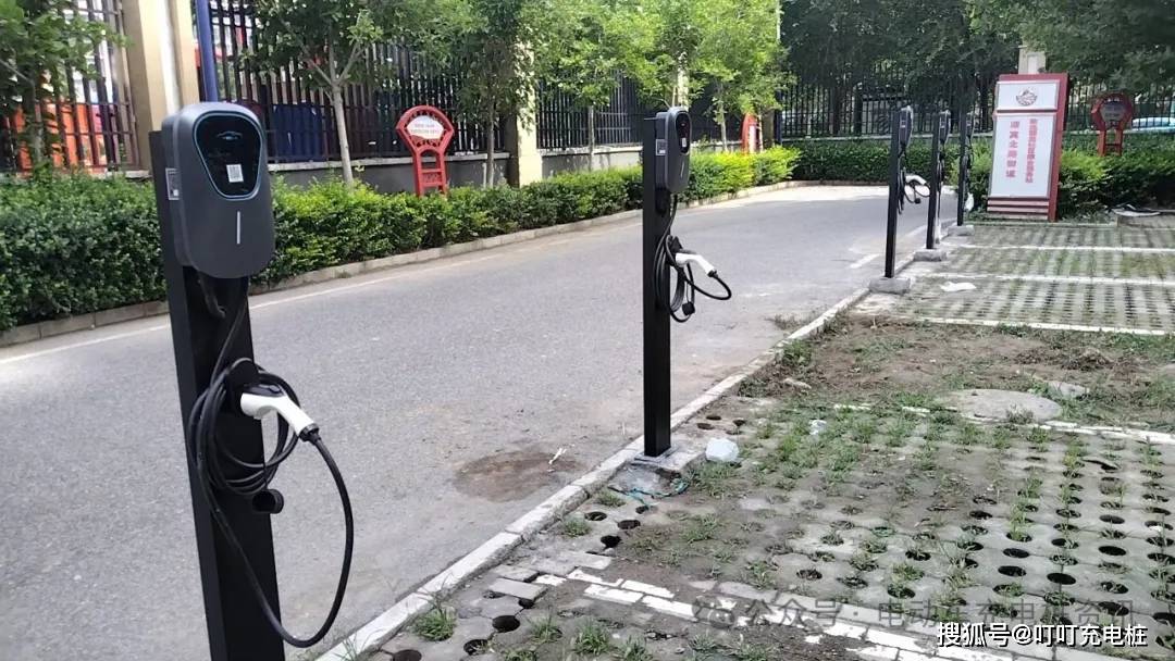 投资10个充电桩需要多少钱？
