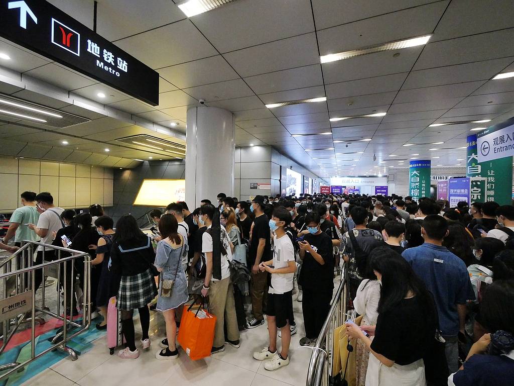 形似棺材的地铁口被拆除，别让设计公司当冤大头