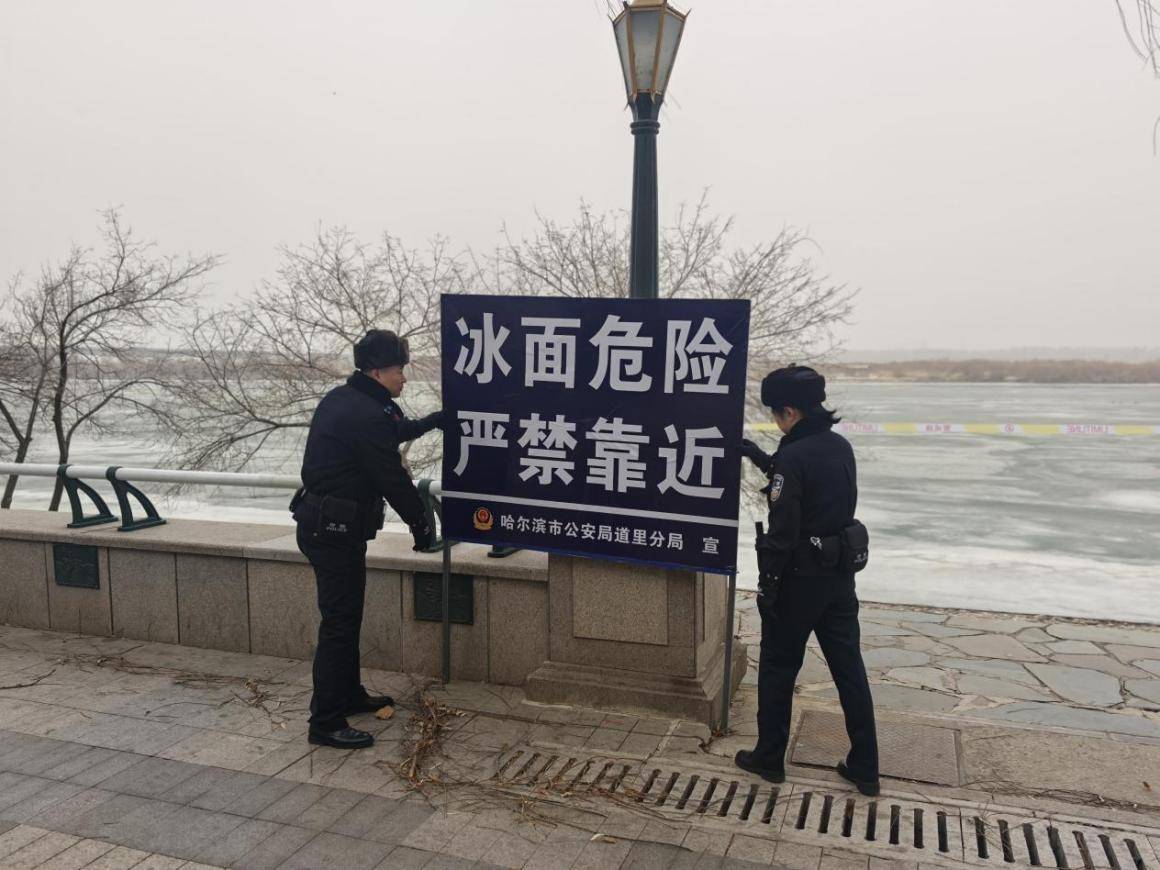 警民携手织密沿江安全网