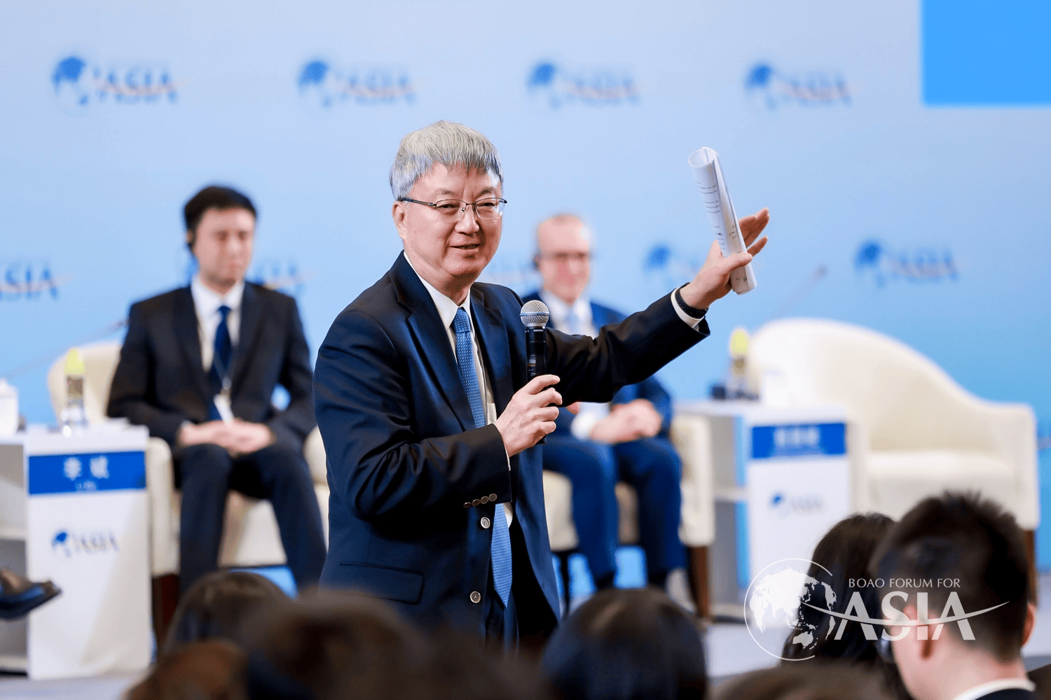 朱民：要把钱花在人身上，比如社保、医疗、教育上；服务消费潜力巨大