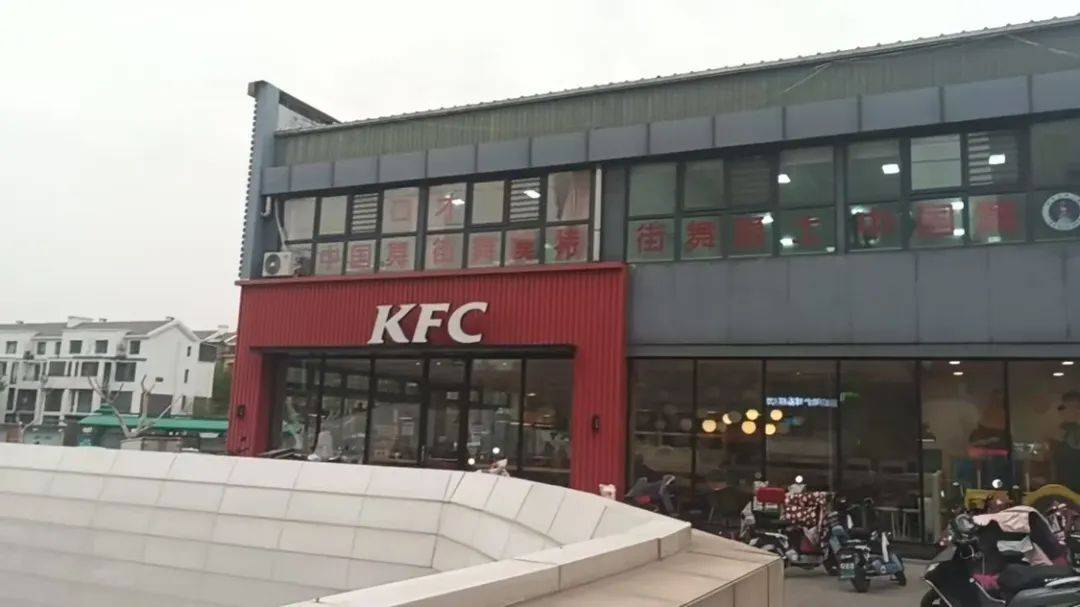河北三河禁用红蓝黑招牌，米村拌饭员工：收到整改通知还未改