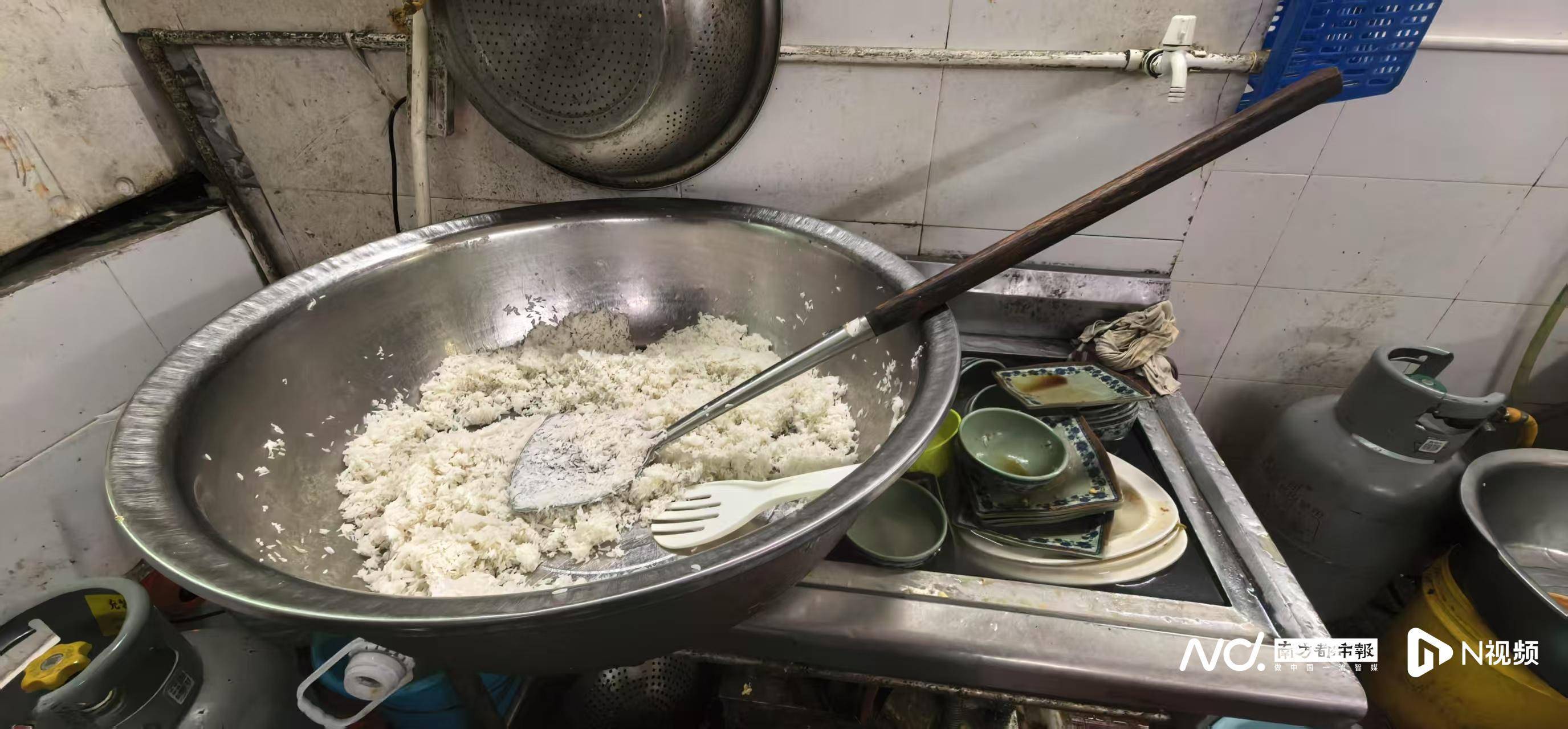 ​惠州一小伙吃完快餐腹痛，疑吃变质食品，部门：整改并赔偿